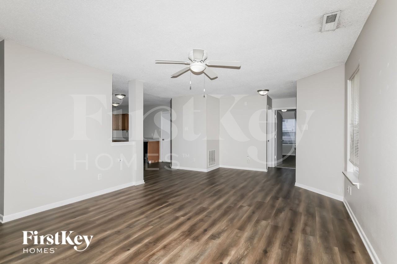 10605 Glenayr Dr - Photo 2 of 19
