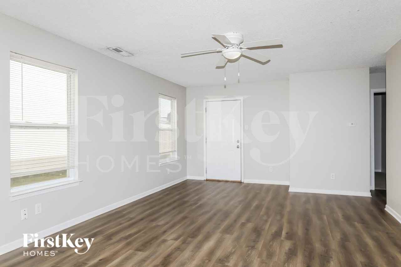 10605 Glenayr Dr - Photo 3 of 19