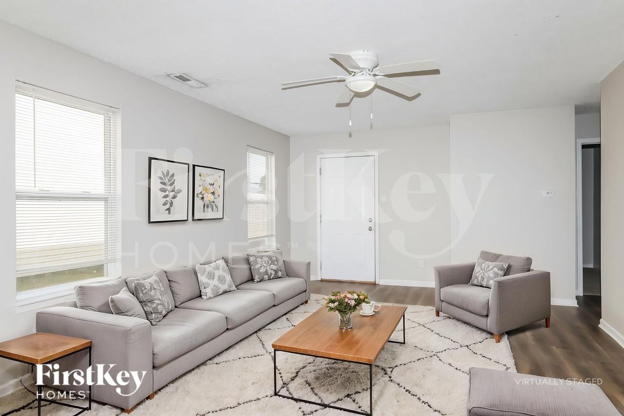 10605 Glenayr Dr - Photo 4 of 19