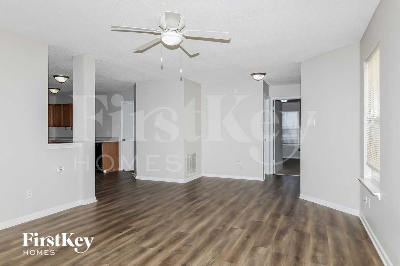 10605 Glenayr Dr - Photo 5 of 19