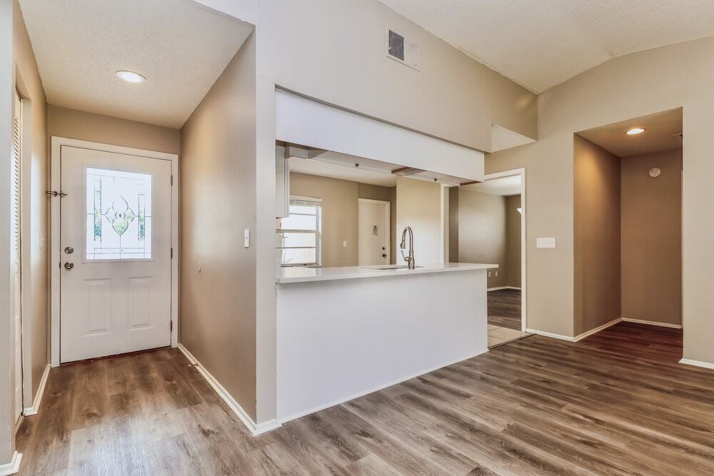 4910 Hi Vista Cir - Photo 3 of 16