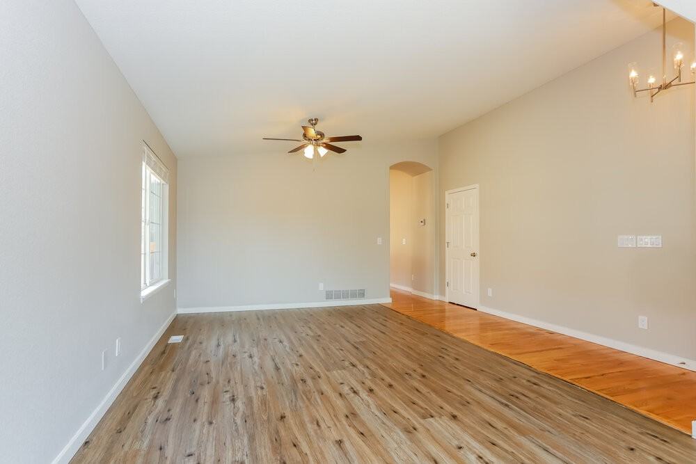 4938 Dillon St - Photo 5 of 17