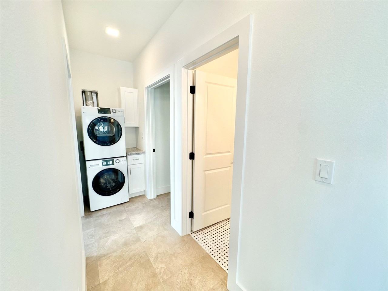 2102 Mechanic St - Photo 4 of 28