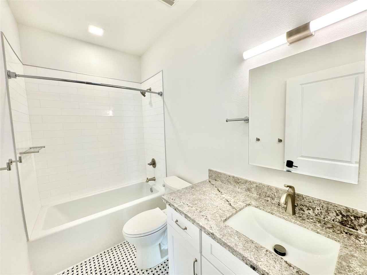 2102 Mechanic St - Photo 5 of 28