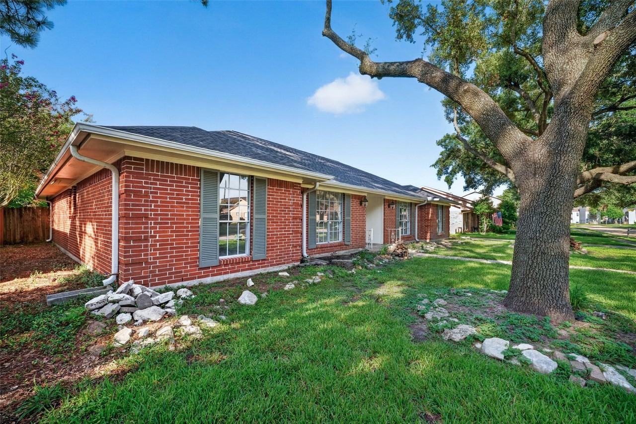 3910 Chile Dr - Photo 3 of 48