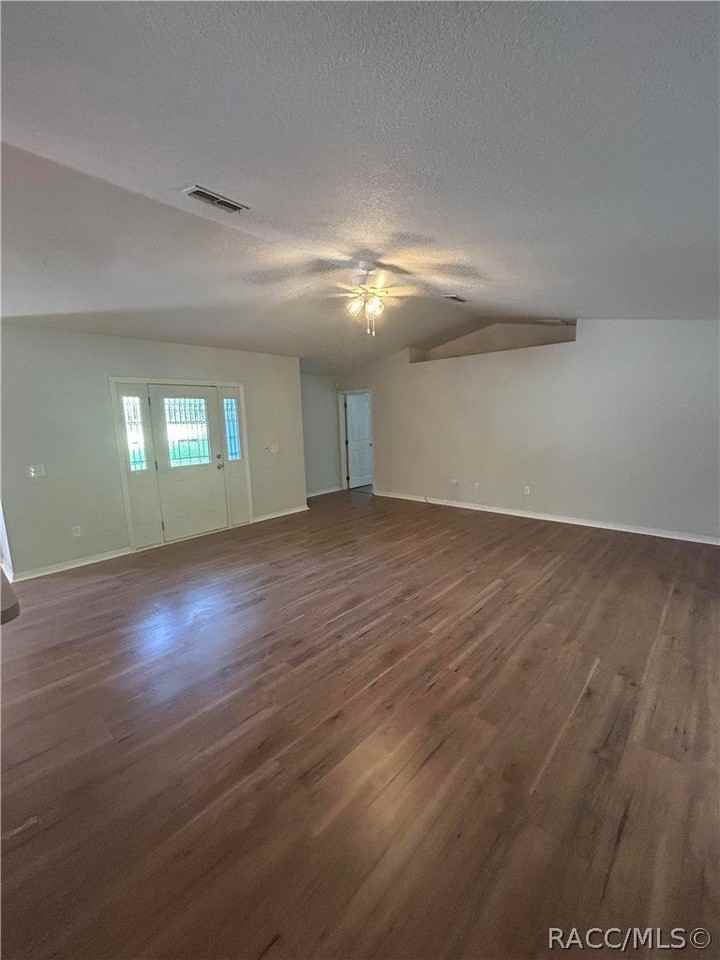 3075 E Crown Dr - Photo 2 of 8