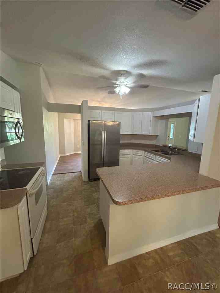3075 E Crown Dr - Photo 4 of 8