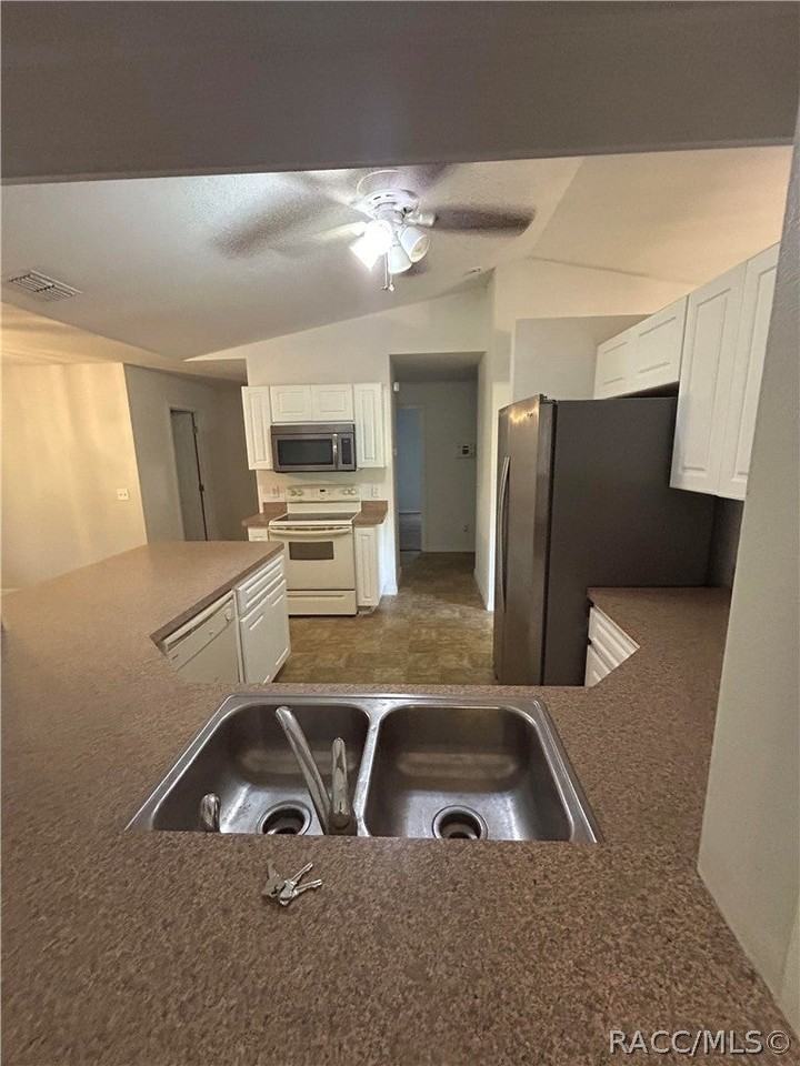 3075 E Crown Dr - Photo 5 of 8