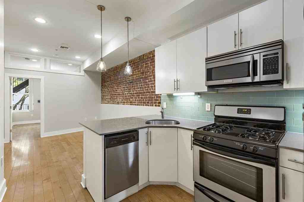 322 Grand St ##3r - Photo 3 of 11