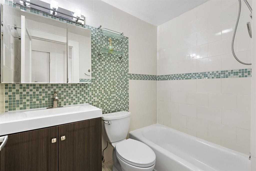 322 Grand St ##3r - Photo 4 of 11