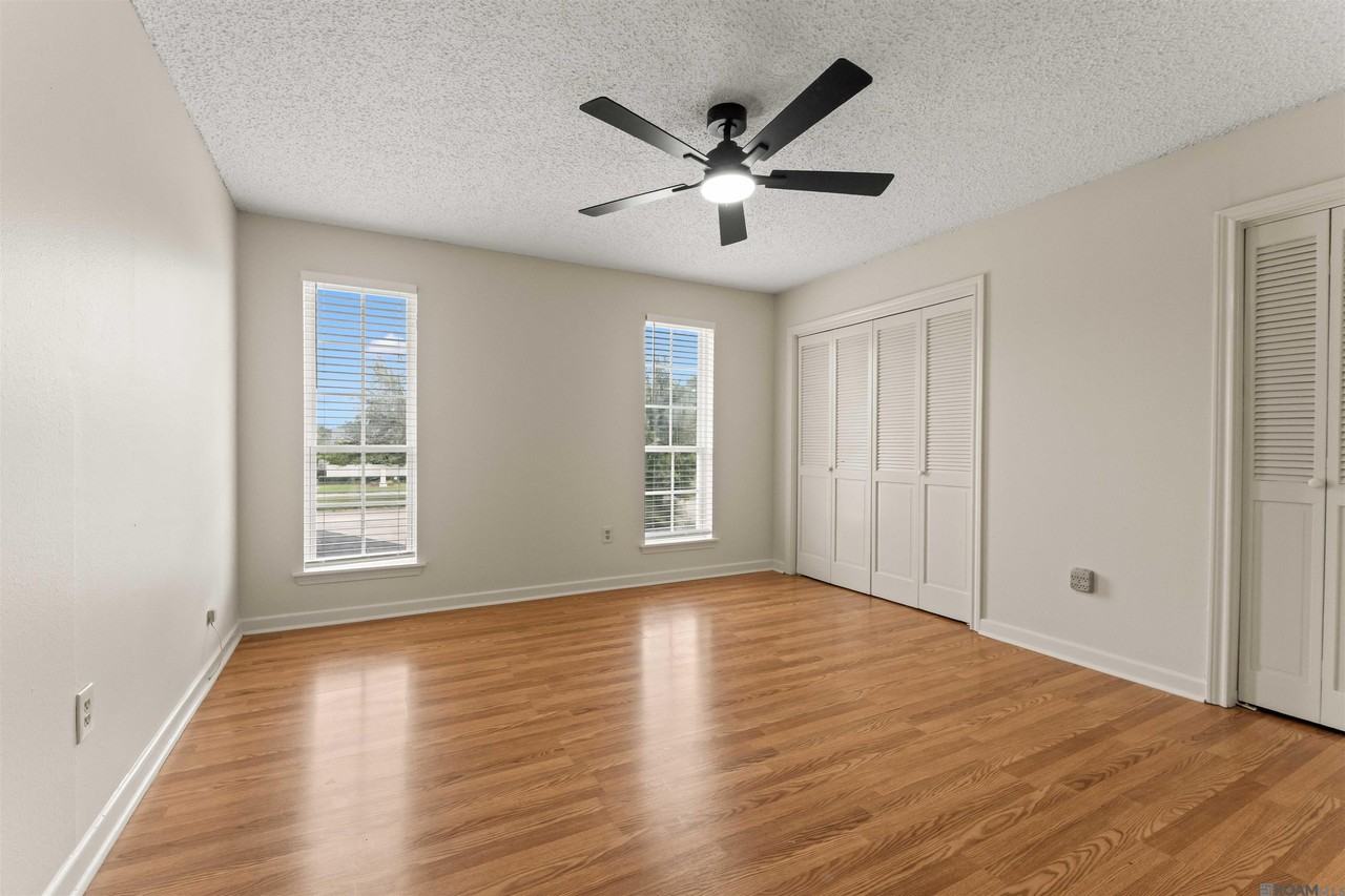 12036 Coursey Blvd - Photo 5 of 8