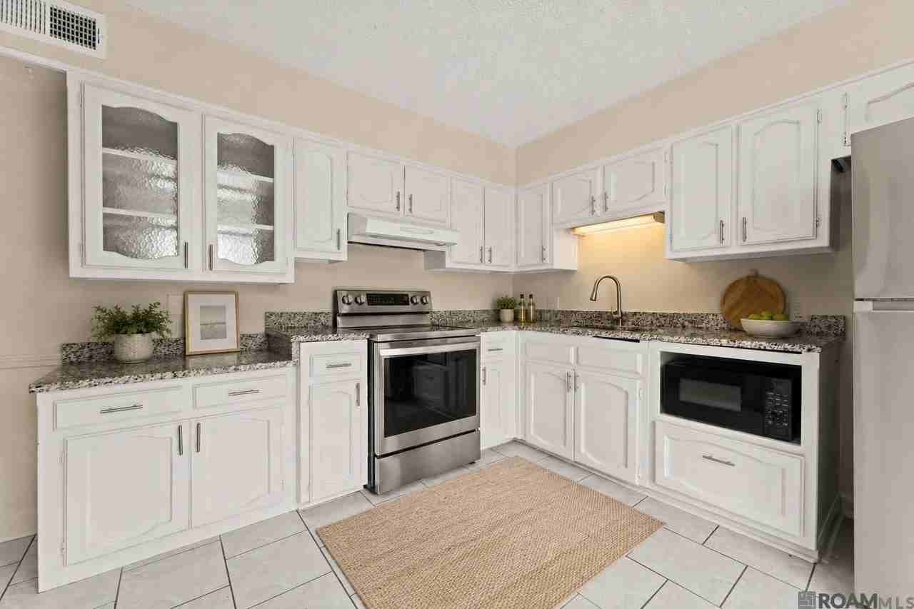 12036 Coursey Blvd - Photo 7 of 8