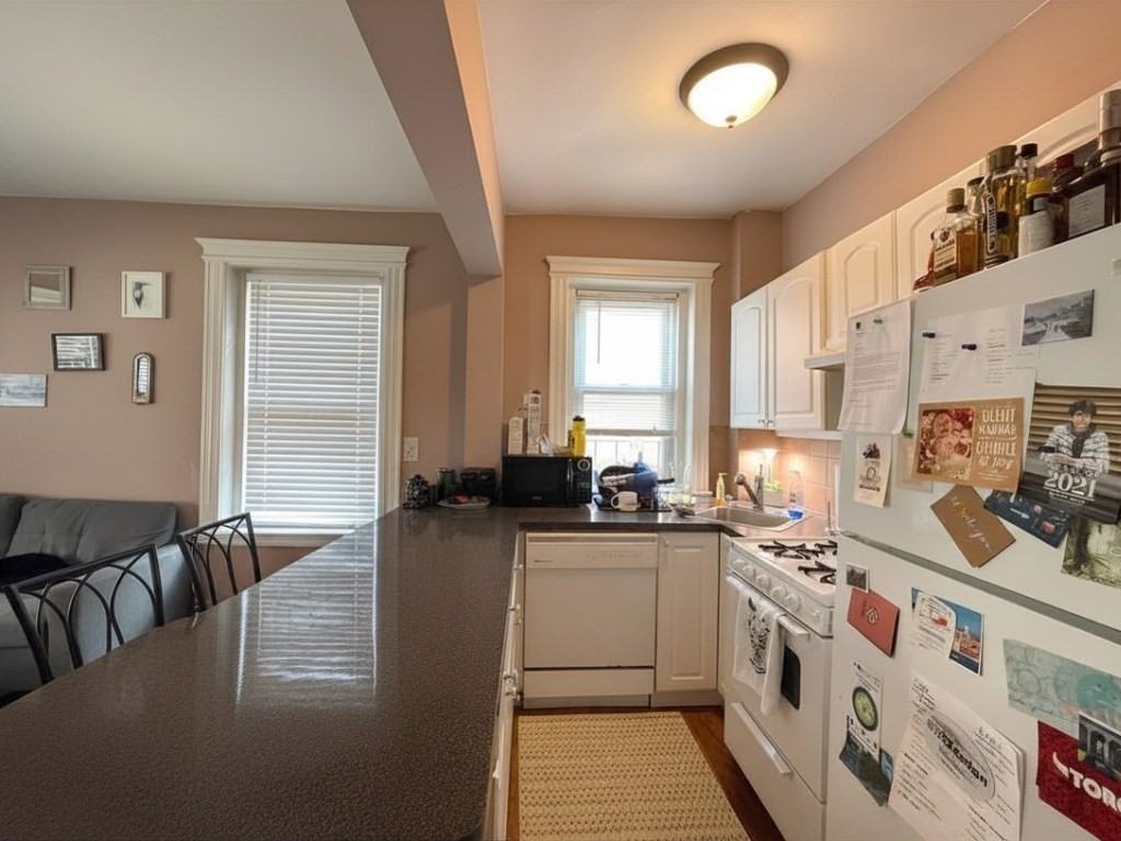 1330 Commonwealth Ave - Photo 3 of 8