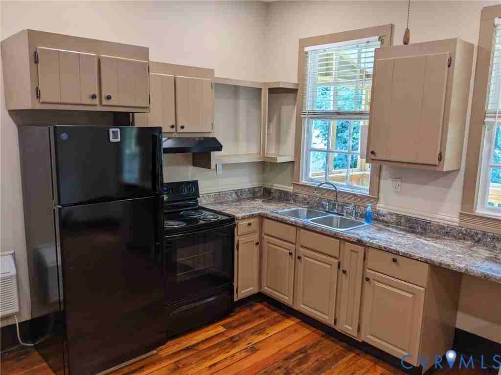 519 Grove Ave - Photo 4 of 20