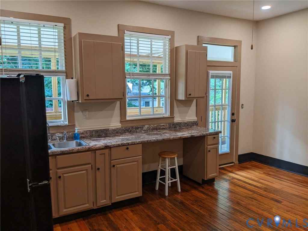 519 Grove Ave - Photo 5 of 20