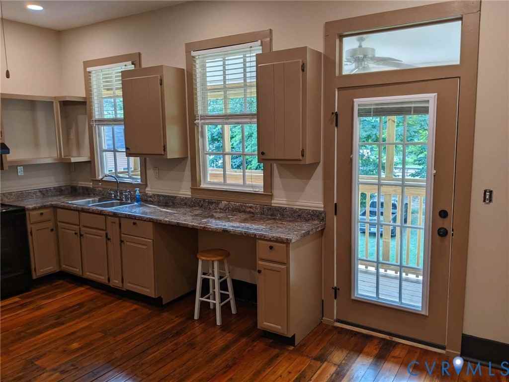 519 Grove Ave - Photo 6 of 20
