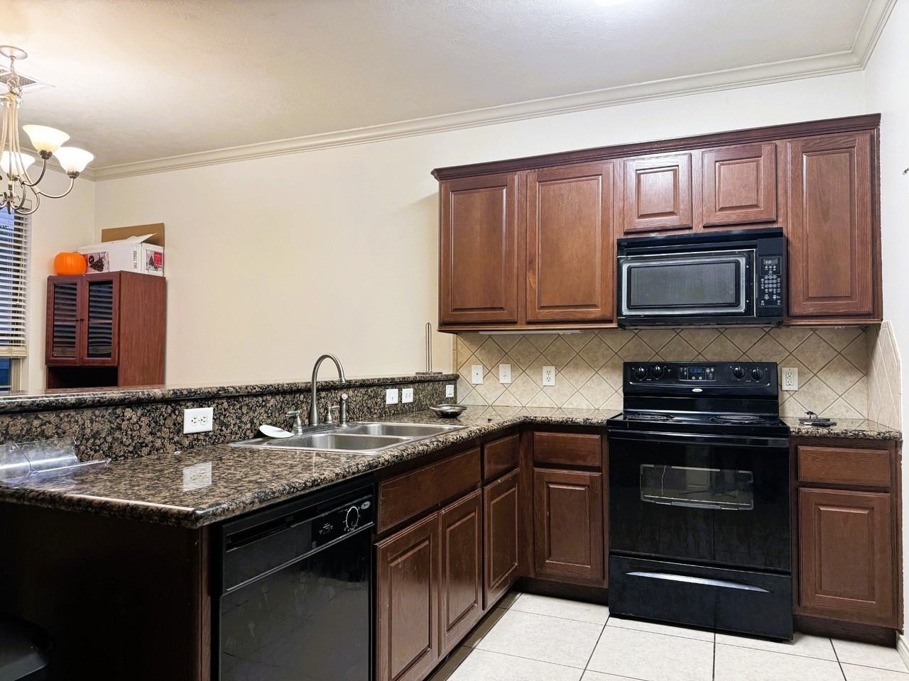 107 Forest Dr - Photo 4 of 25