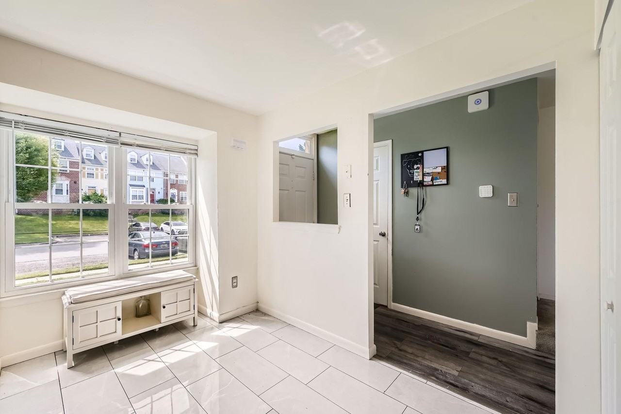 2401 Kevsway Ct - Photo 5 of 25
