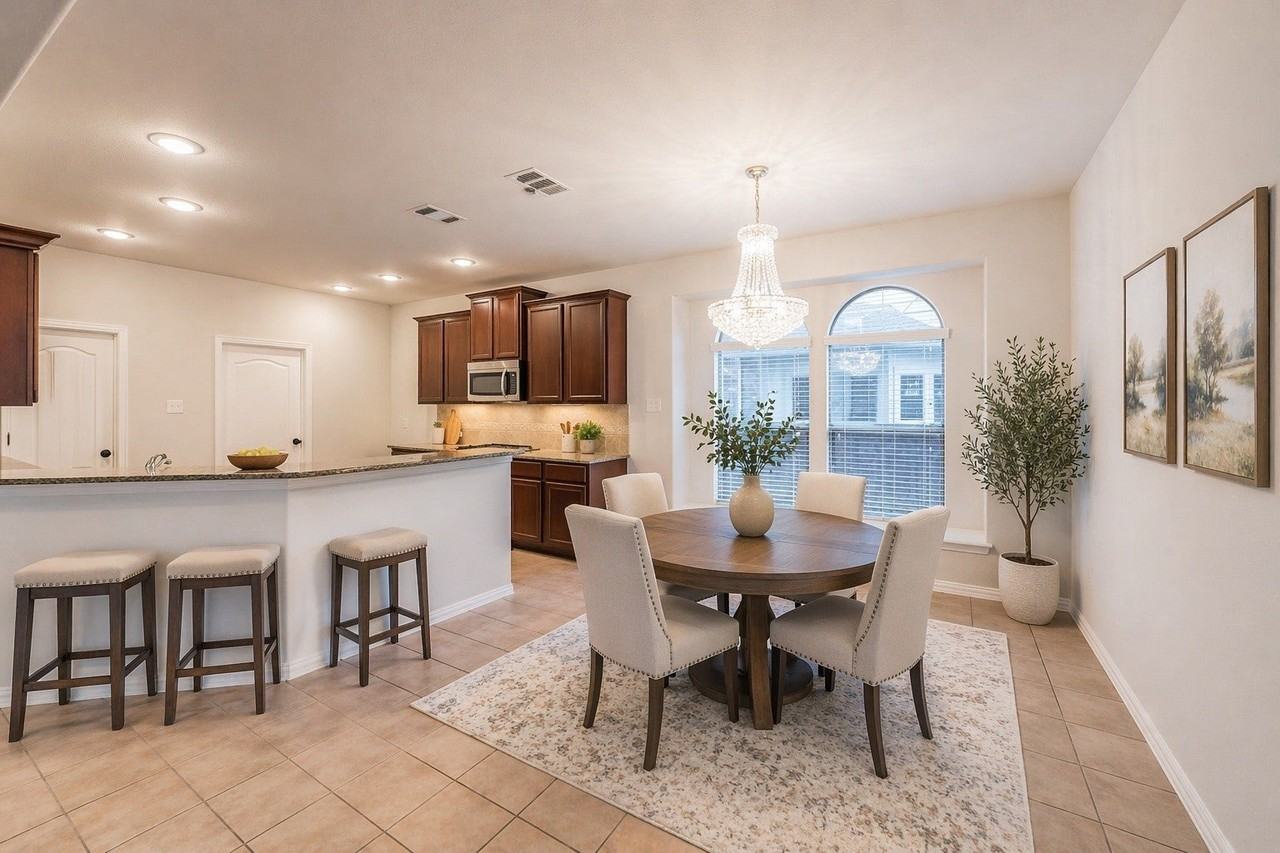 1640 Bradford Grove Trl - Photo 4 of 40