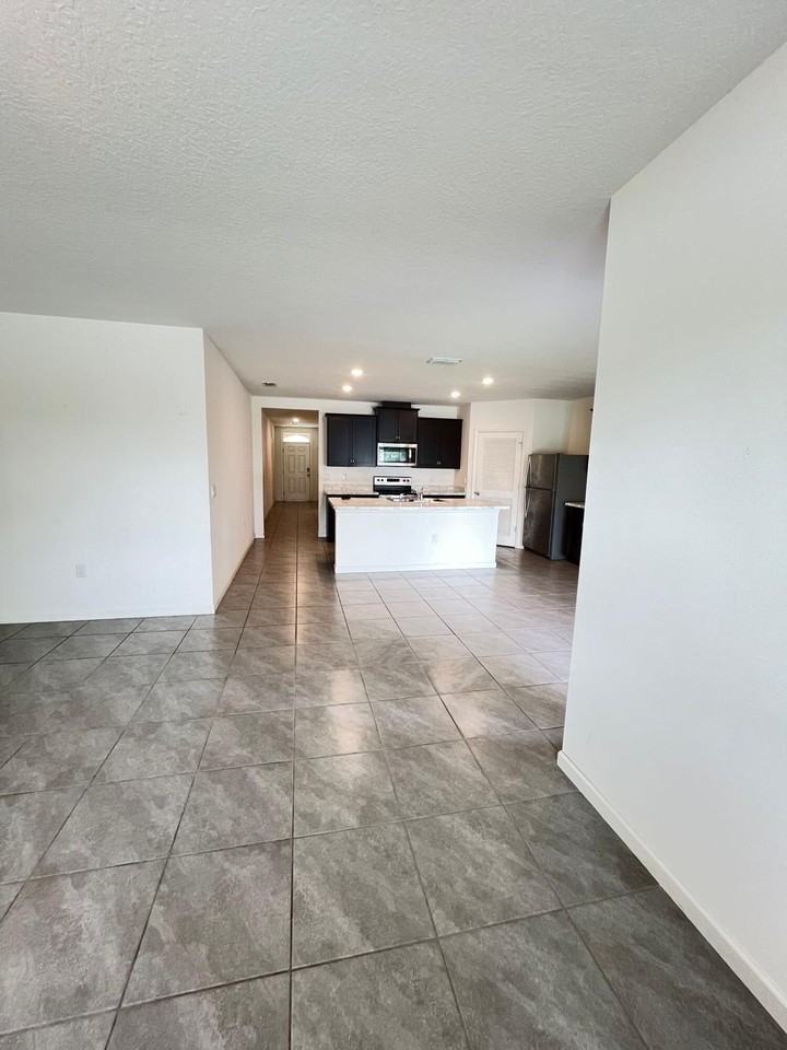 1570 San Filippo Dr Se - Photo 2 of 23
