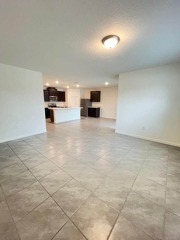 1570 San Filippo Dr Se - Photo 3 of 23