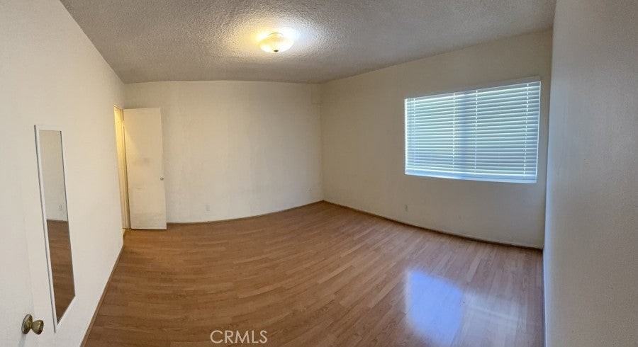 14218 Sylvan St - Photo 3 of 5