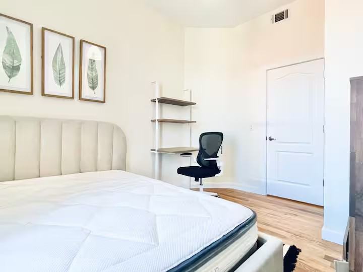 Private Bedroom in 4 Bedroom/1 Bathroom Home - Photo 5 of 9