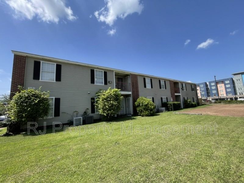 3605 Mynders Ave - Photo 2 of 11
