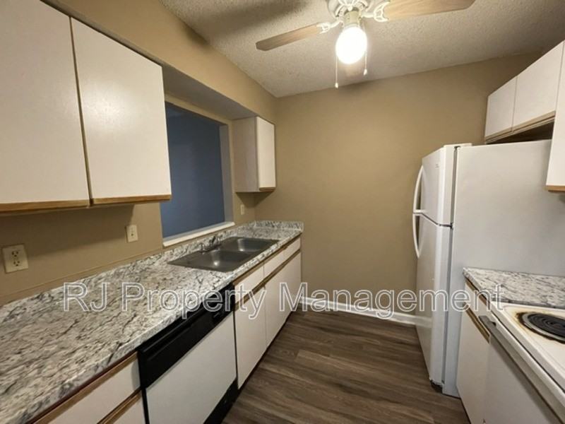 3605 Mynders Ave - Photo 3 of 11