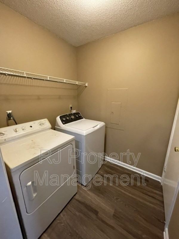 3605 Mynders Ave - Photo 4 of 11