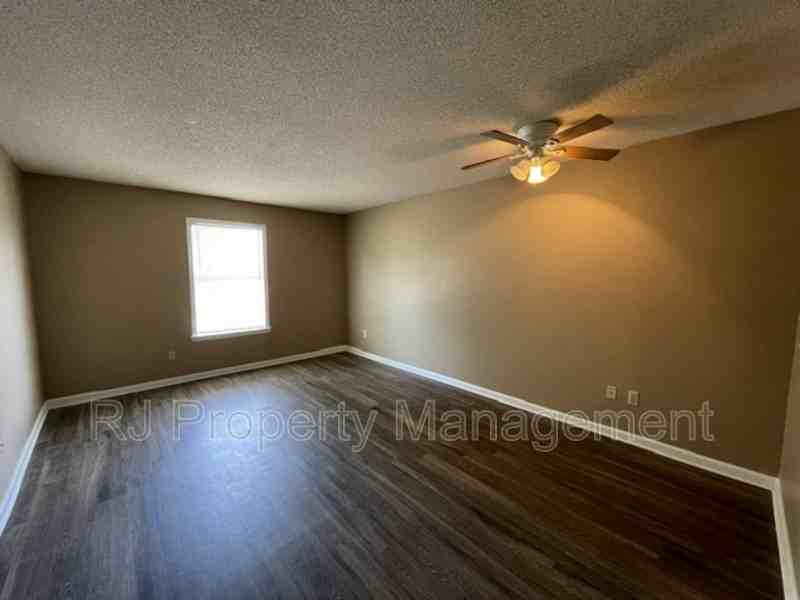 3605 Mynders Ave - Photo 5 of 11