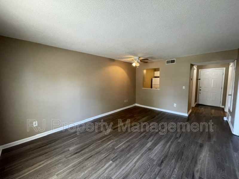 3605 Mynders Ave - Photo 6 of 11