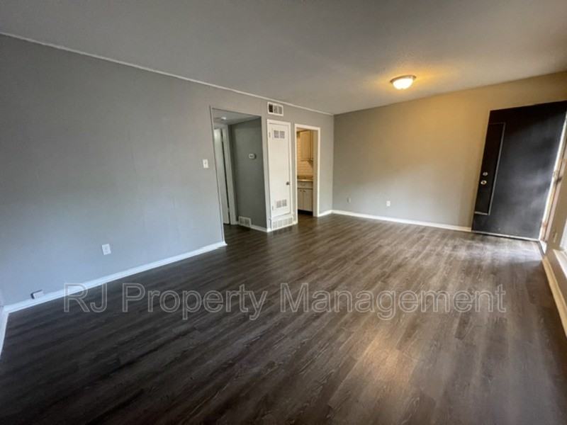 605 Patterson St #11 - Photo 3 of 12