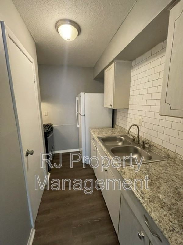605 Patterson St #11 - Photo 5 of 12