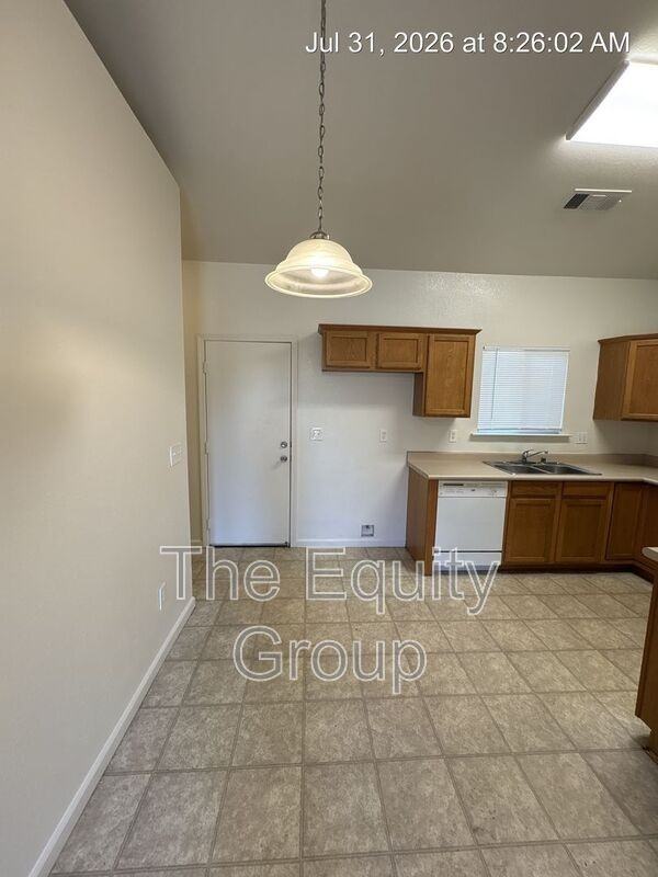 2423 W Sunnyside Ave - Photo 5 of 16