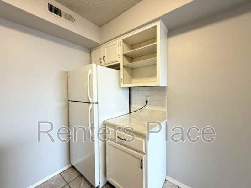 1207 S Quaker Ave #101 - Photo 6 of 10