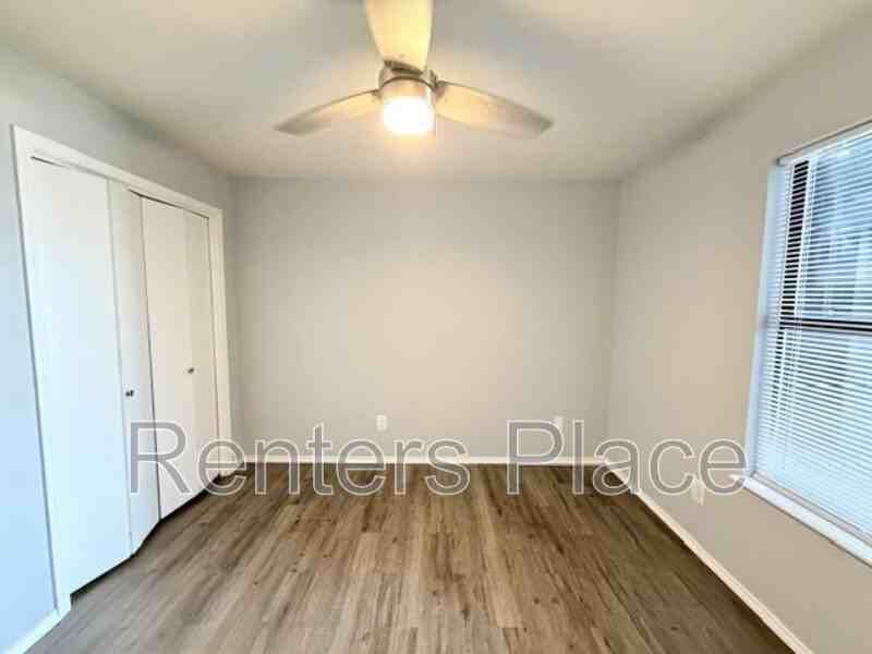 1207 S Quaker Ave #101 - Photo 7 of 10