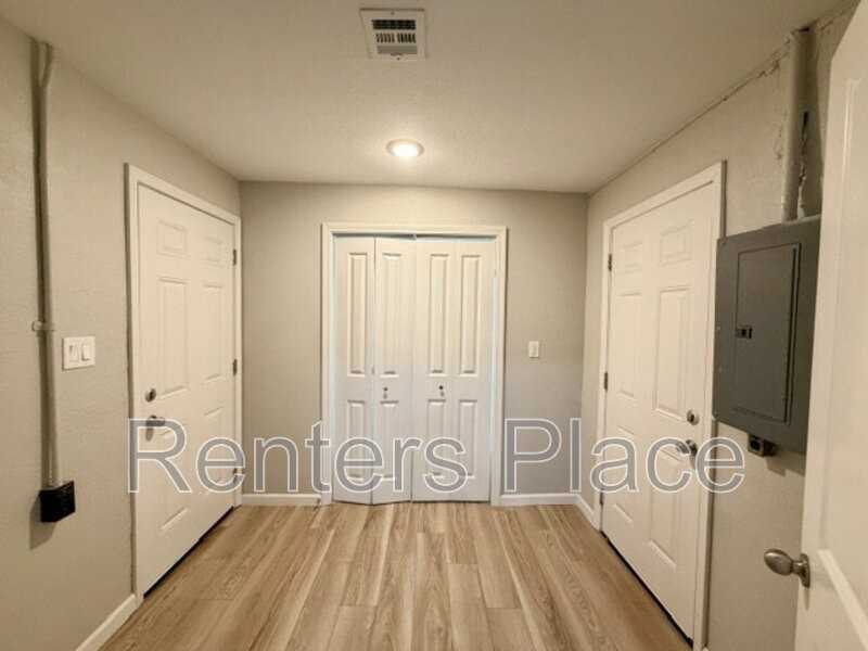 711 N Main St - Photo 4 of 15