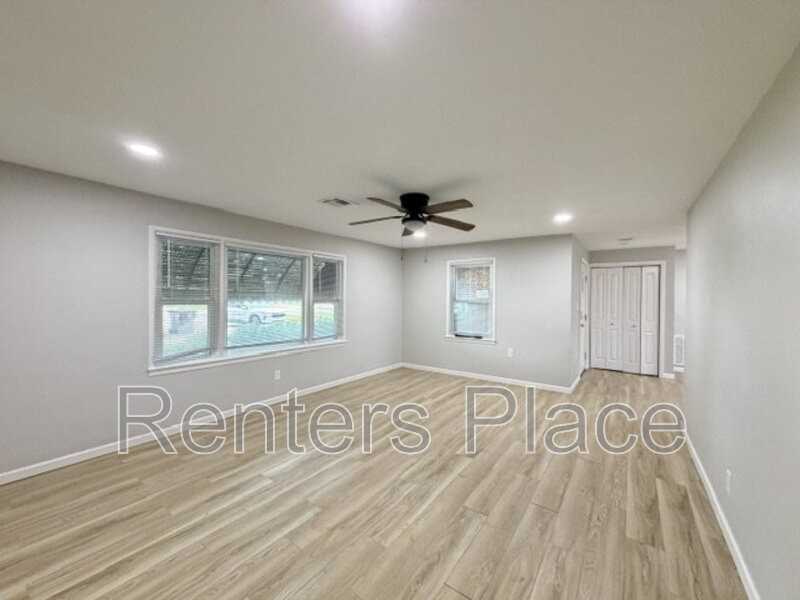 711 N Main St - Photo 7 of 15