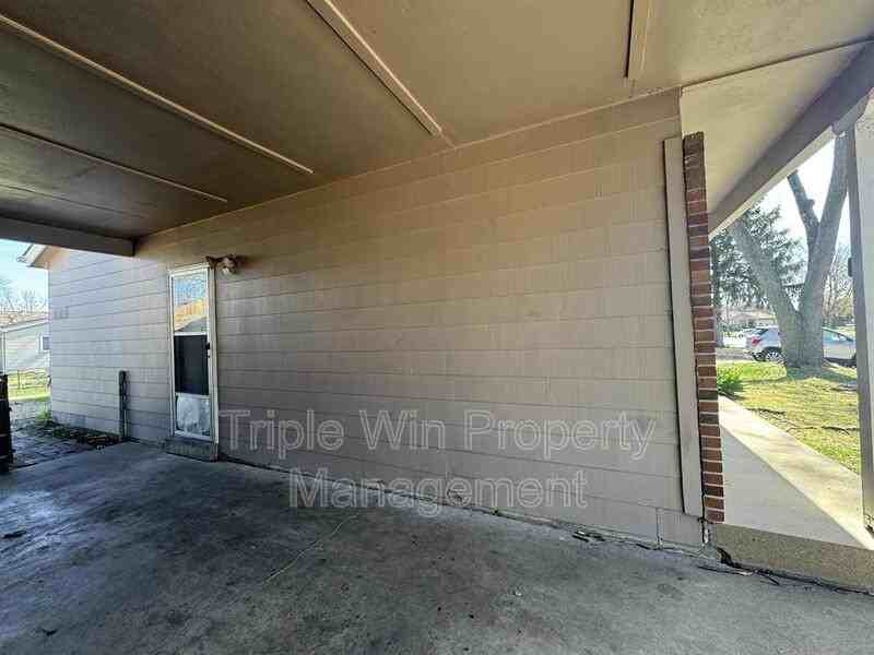 513 Coachway Ln - Photo 6 of 35