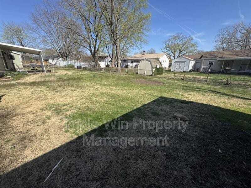 513 Coachway Ln - Photo 7 of 35