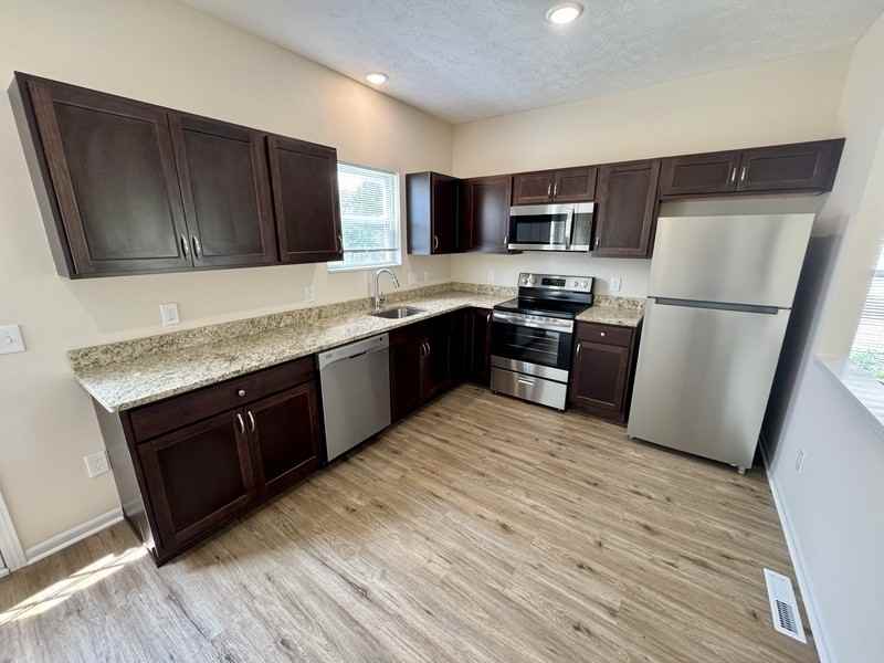 389 Abbeyville Rd - Photo 2 of 17