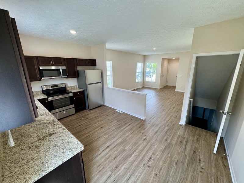 389 Abbeyville Rd - Photo 3 of 17
