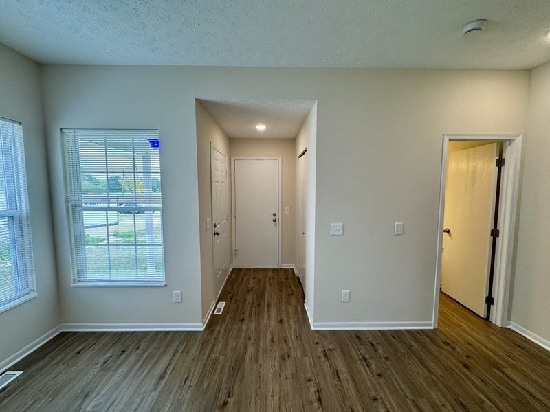 389 Abbeyville Rd - Photo 5 of 17