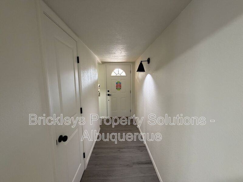 5608 Drake Ave Nw - Photo 5 of 33
