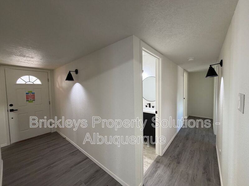 5608 Drake Ave Nw - Photo 6 of 33
