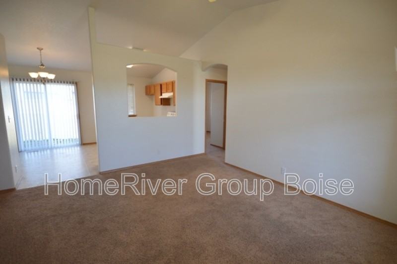 2520 Muskrat Ave - Photo 3 of 13