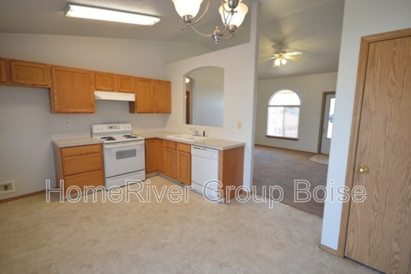 2520 Muskrat Ave - Photo 4 of 13