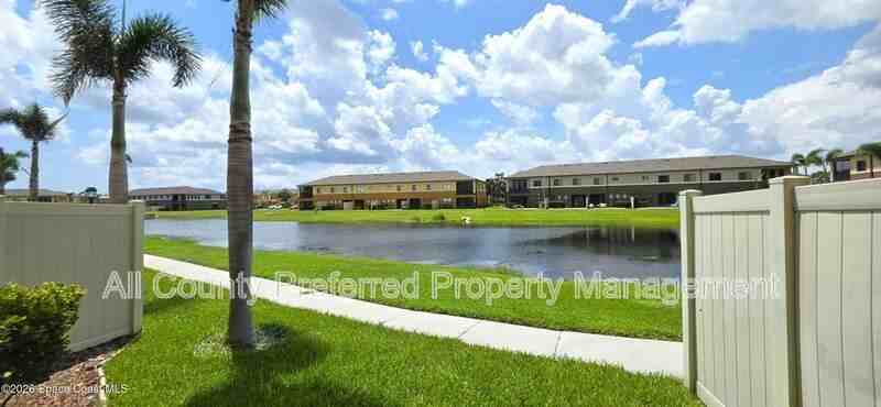 1390 Lara Cir #102 - Photo 2 of 10
