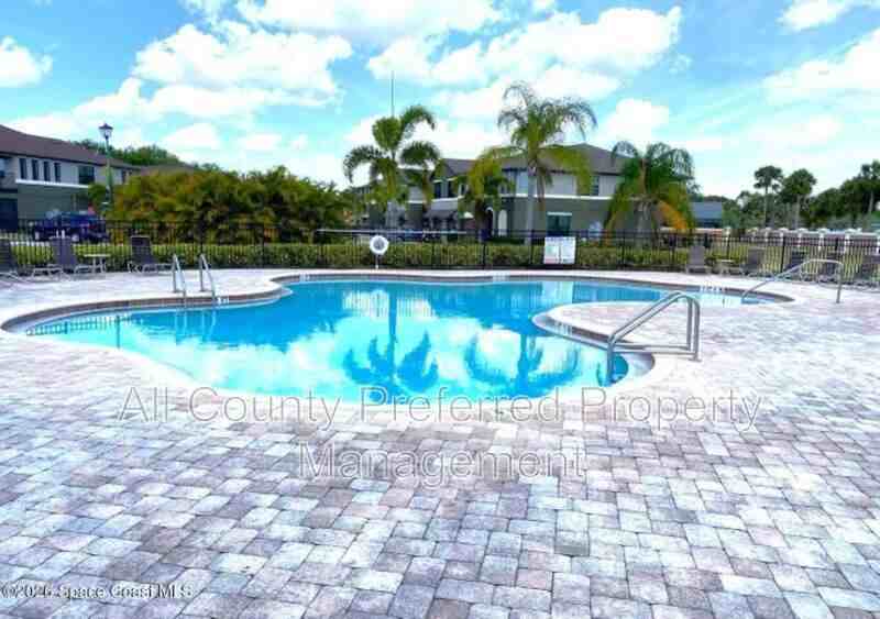 1390 Lara Cir #102 - Photo 3 of 10